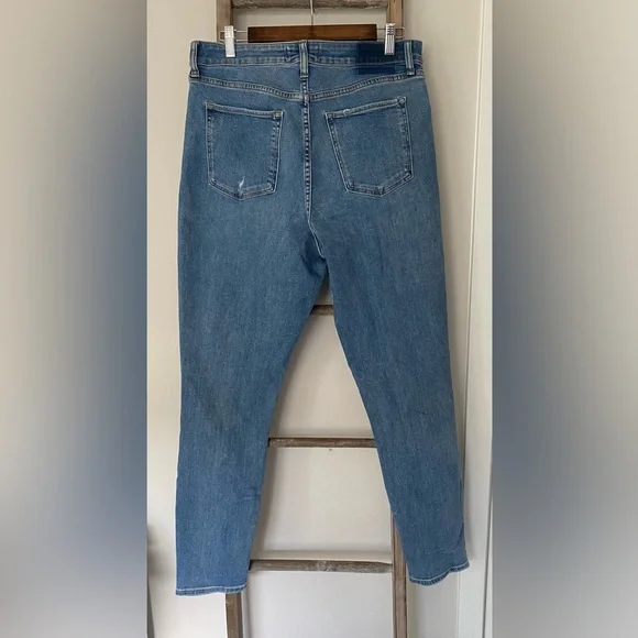 NWT - Abercrombie - Women's High Rise Skinny Jean in
Medium Wash - Size 32XL - Picture 10 of 12